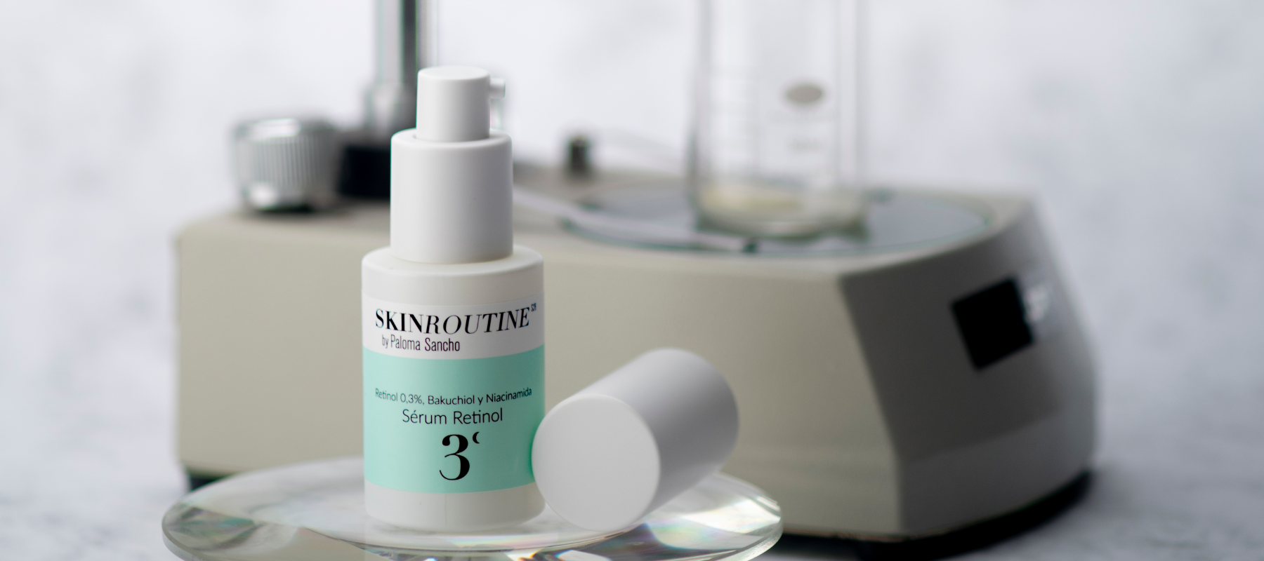 Retinol y melatonina, la pareja nocturna que cuida tu piel mientras duermes